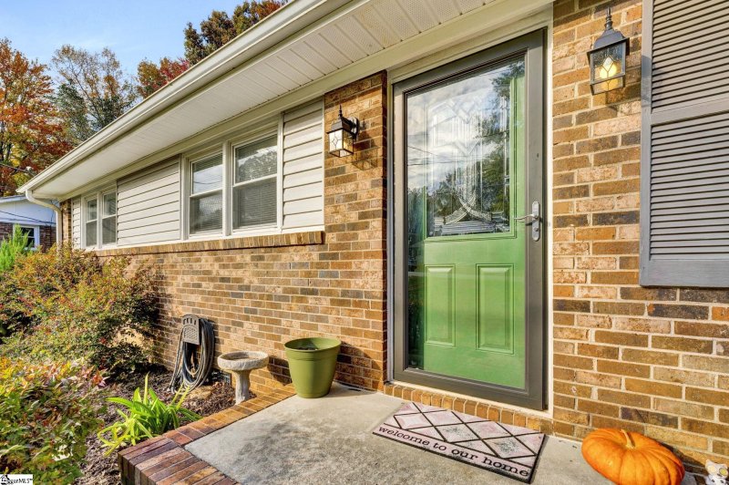 Property image 2 at 117 Konnarock Circle, Greenville, SC 29617-1016