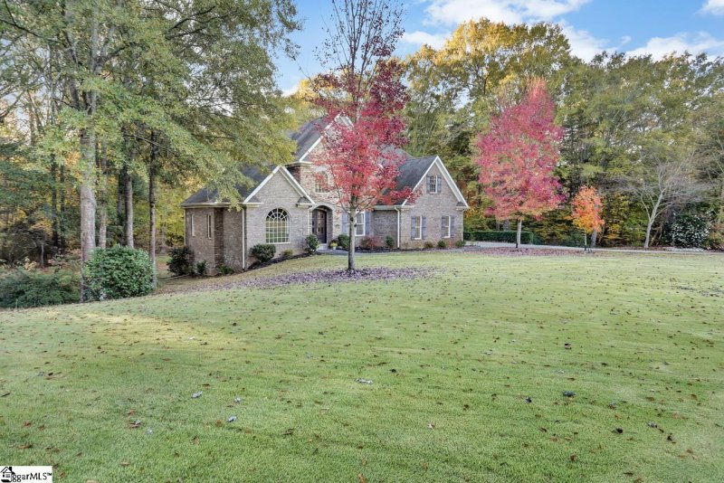 Property image 3 at 325 Tarrigart Drive, Moore, SC 29369