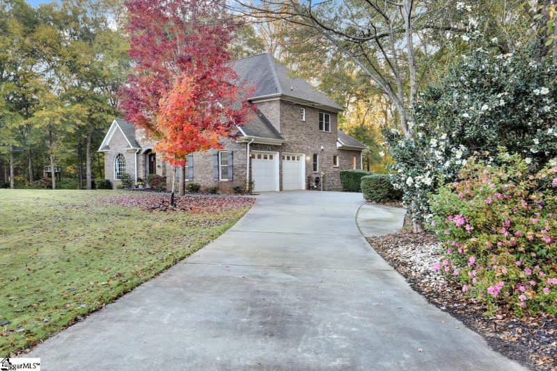 Property image 4 at 325 Tarrigart Drive, Moore, SC 29369