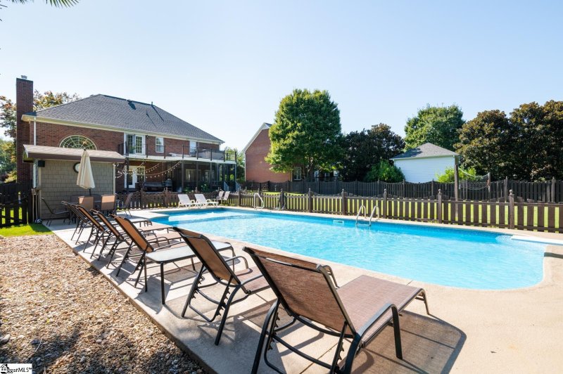 Property image 2 at 6 Marigold Court, Greenville, SC 29615