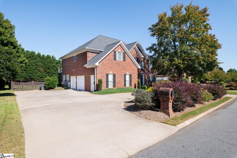 Property image 3 at 6 Marigold Court, Greenville, SC 29615