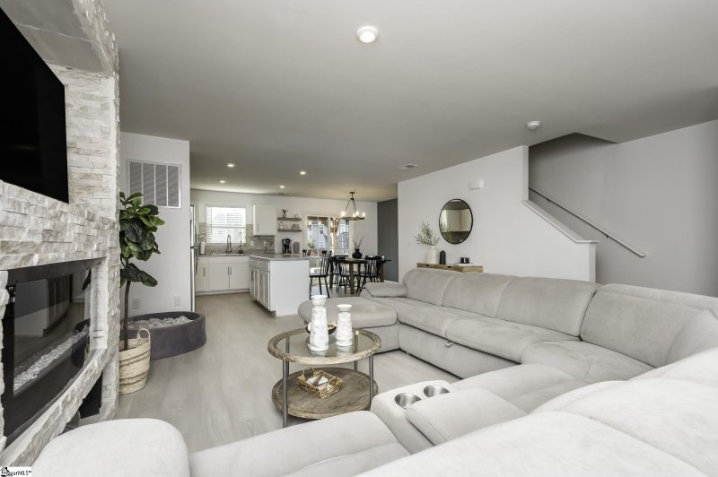 Property image 2 at 607 Maplestead Farms Court, Greenville, SC 29617-1559