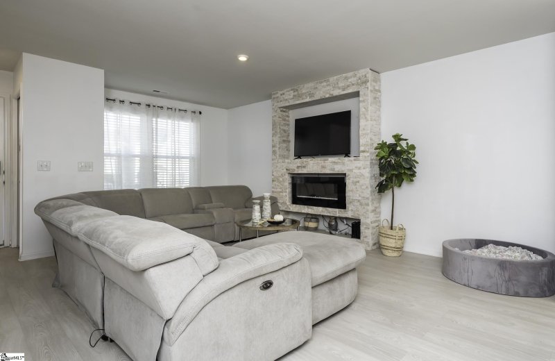 Property image 3 at 607 Maplestead Farms Court, Greenville, SC 29617-1559