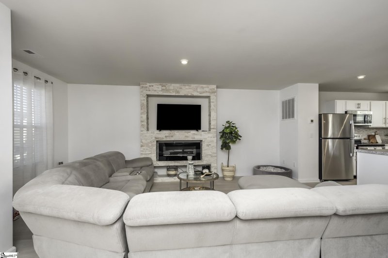 Property image 4 at 607 Maplestead Farms Court, Greenville, SC 29617-1559