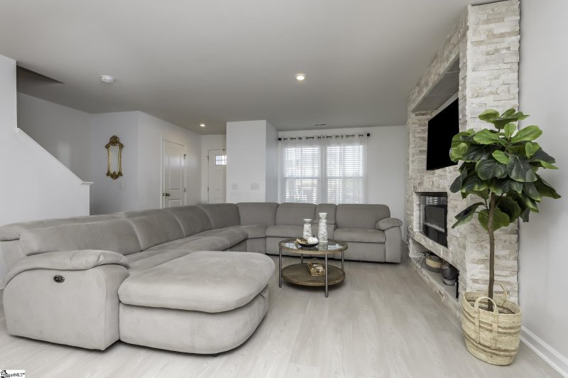 Property image 5 at 607 Maplestead Farms Court, Greenville, SC 29617-1559