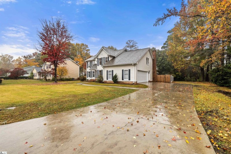 Property image 3 at 100 Burning Bush Lane, Greenville, SC 29607