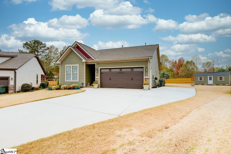 Property image 2 at 404 Skyway Place, Travelers Rest, SC 29690