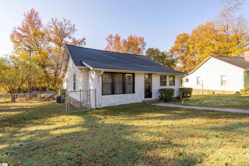 Property image 2 at 526 Perrin Avenue, Woodruff, SC 29388-1529