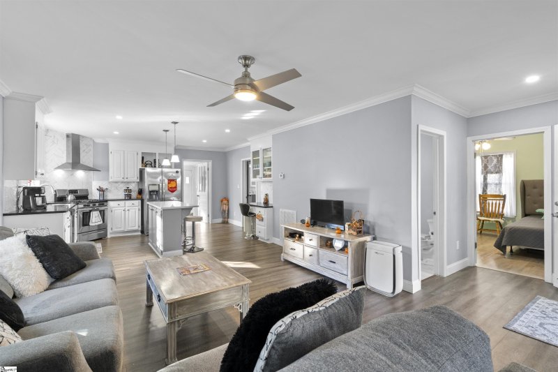 Property image 4 at 526 Perrin Avenue, Woodruff, SC 29388-1529