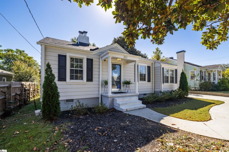 Property image 2 at 207 Bleckley Avenue, Greenville, SC 29607