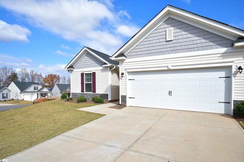 Property image 4 at 427 White Peach Way, Duncan, SC 29334