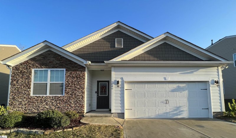 Property image 2 at 1006 Louvale Court, Simpsonville, SC 29681