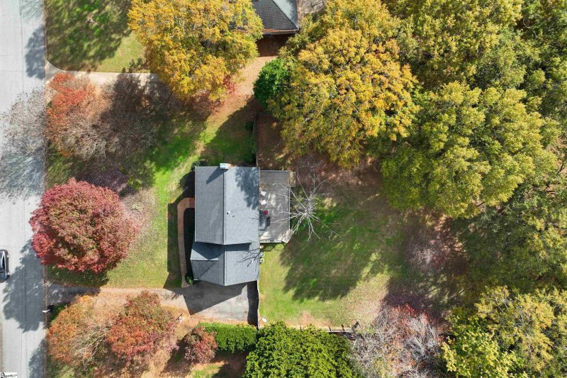 Property image 2 at 304 Woodgrove Trace, Spartanburg, SC 29301