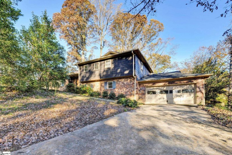 102 Rollingwood Drive