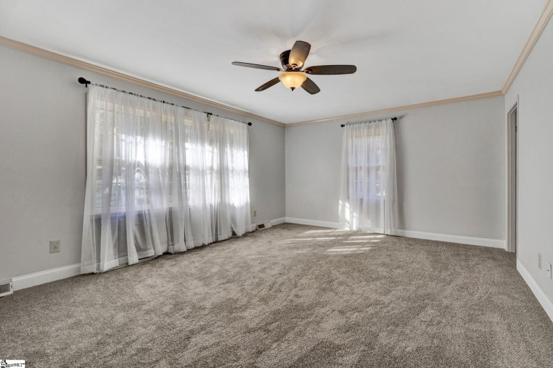 Property image 3 at 102 Rollingwood Drive, Taylors, SC 29687