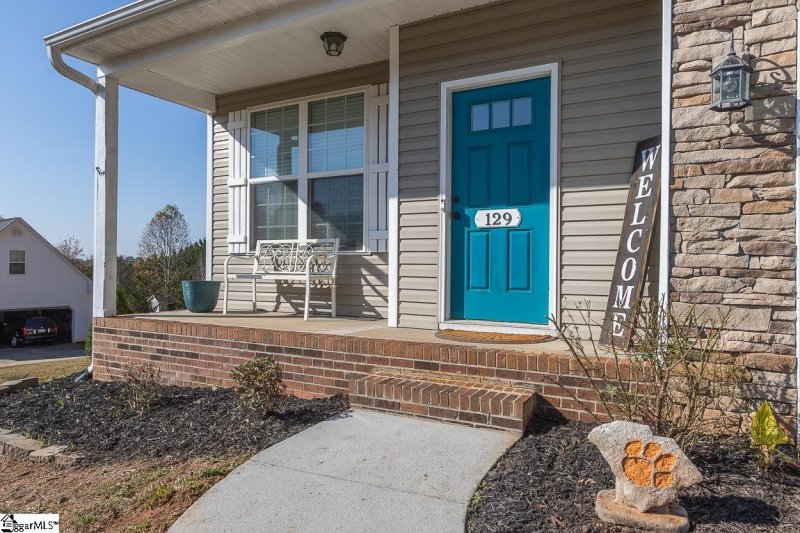 Property image 2 at 129 Saddlebrook Avenue, Pickens, SC 29671