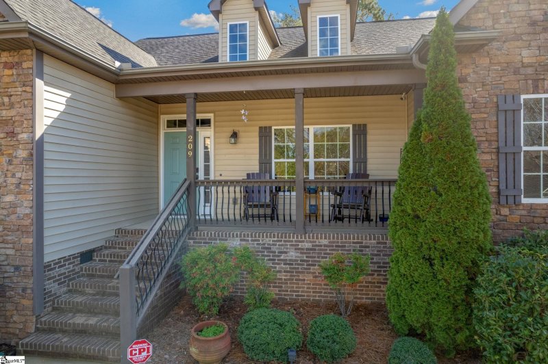 Property image 4 at 209 Grayson Drive, Travelers Rest, SC 29690