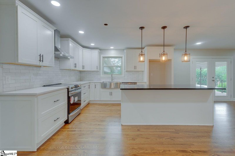 Property image 3 at 2 Adelaide Drive, Greenville, SC 29615