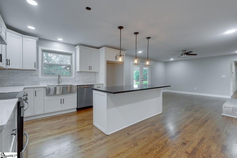 Property image 4 at 2 Adelaide Drive, Greenville, SC 29615