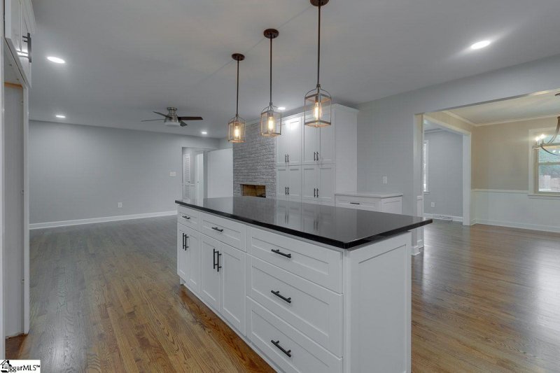 Property image 5 at 2 Adelaide Drive, Greenville, SC 29615