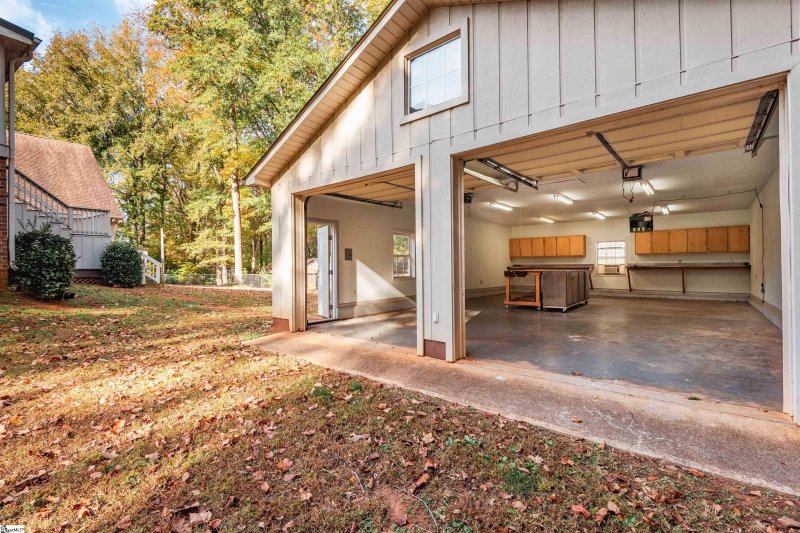 Property image 2 at 32 Country Club Drive, Greer, SC 29651