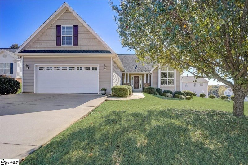 Property image 2 at 4 Clematis Drive, Taylors, SC 29687