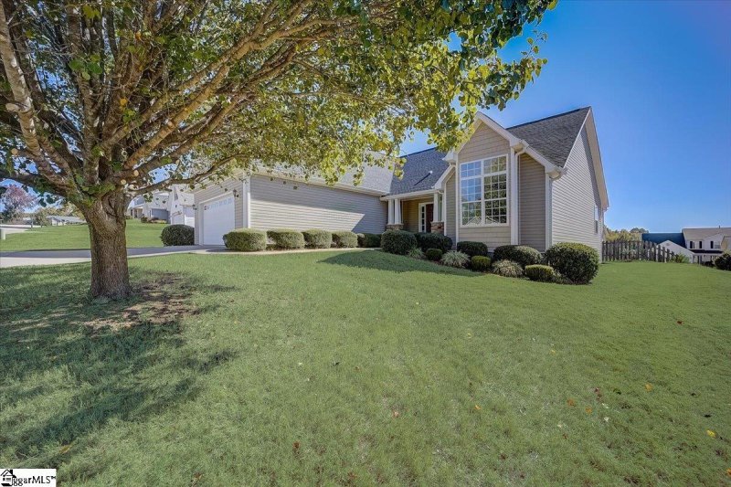 Property image 3 at 4 Clematis Drive, Taylors, SC 29687