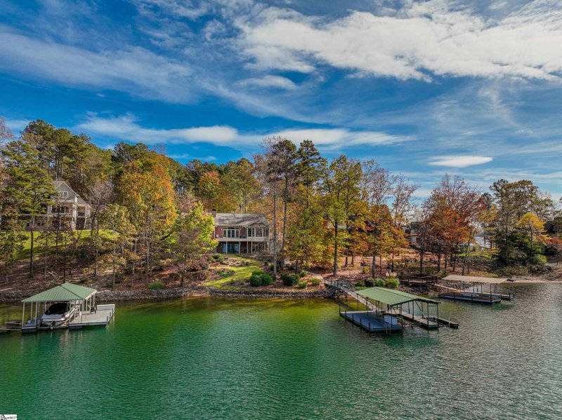 Property image 2 at 142 East Waterford Drive, Seneca, SC 29672