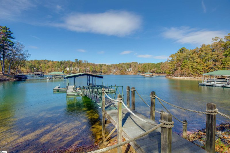 Property image 4 at 142 East Waterford Drive, Seneca, SC 29672