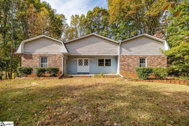 Property image 2 at 118 Colony Road, Travelers Rest, SC 29690