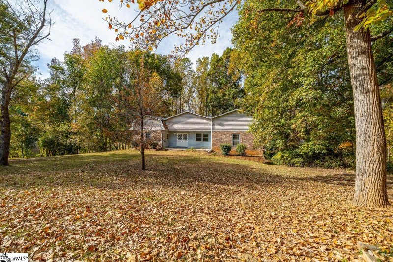 Property image 3 at 118 Colony Road, Travelers Rest, SC 29690