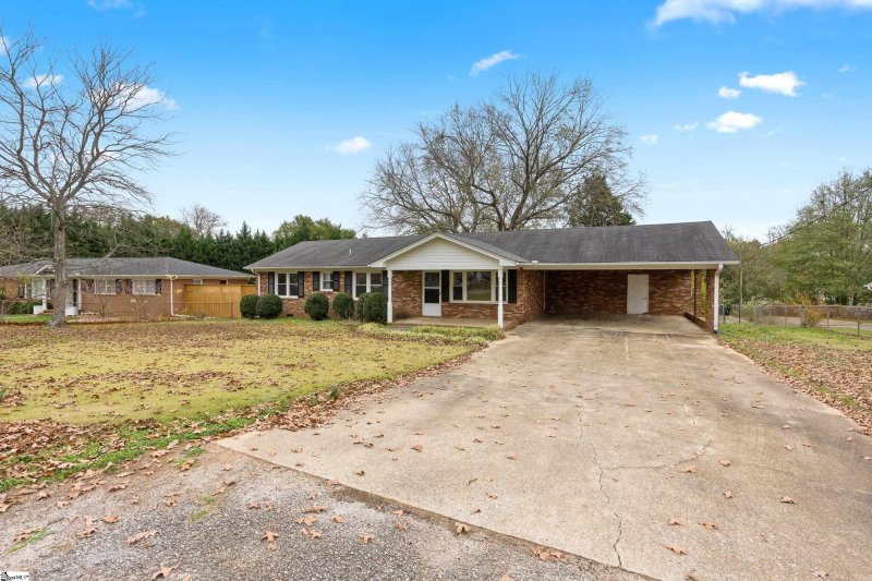 Property image 2 at 18 Embry Street, Taylors, SC 29687