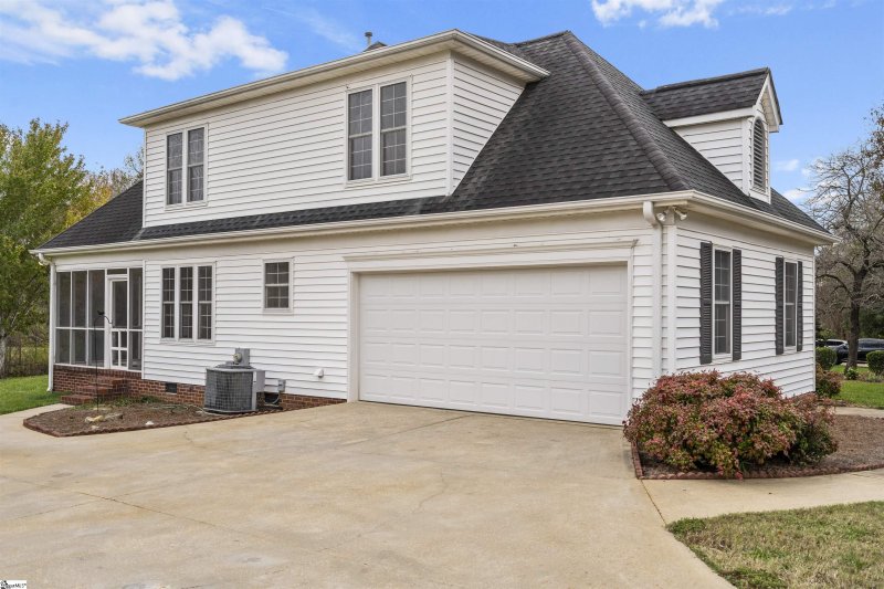 Property image 2 at 201 Spring Lake Loop, Simpsonville, SC 29681