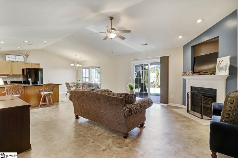 Property image 3 at 106 Twinflower Drive, Taylors, SC 29687-5463