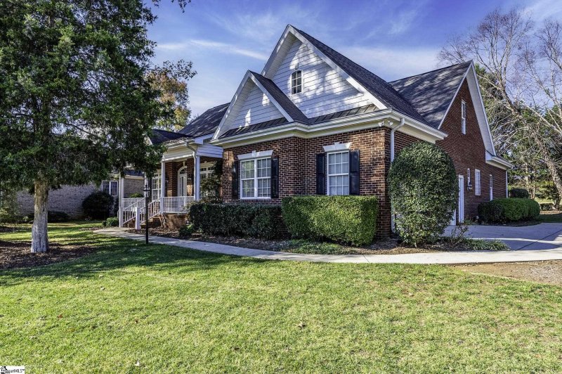 Property image 2 at 405 Mossy Ledge Lane, Simpsonville, SC 29681-3711