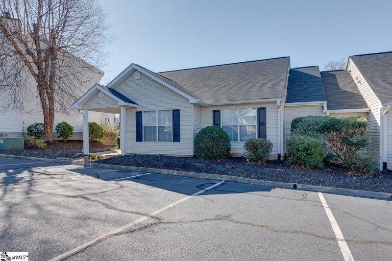 Property image 2 at 38 Hayfield Lane, Greer, SC 29650