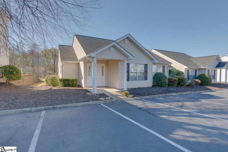 Property image 3 at 38 Hayfield Lane, Greer, SC 29650