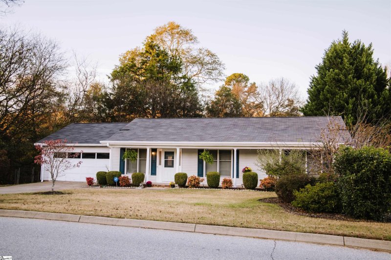 Property image 2 at 108 Hunters Woods Drive, Simpsonville, SC 29680