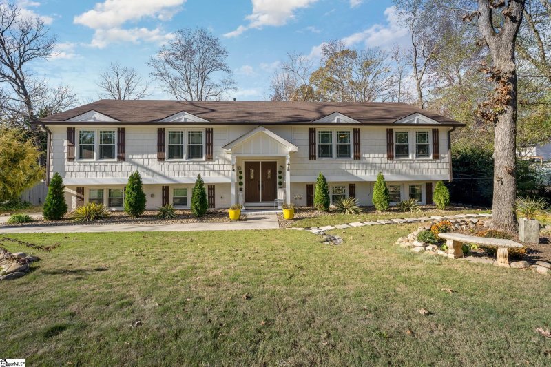 100 Meadowbrook Drive