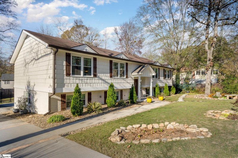 Property image 2 at 100 Meadowbrook Drive, Mauldin, SC 29662