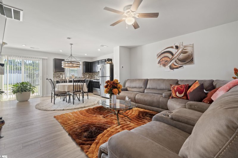 Property image 2 at 18 Tattershall Road, Greenville, SC 29605-6230