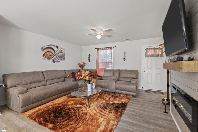 Property image 3 at 18 Tattershall Road, Greenville, SC 29605-6230