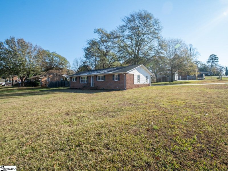 Property image 2 at 119 Iris Drive, Easley, SC 29642