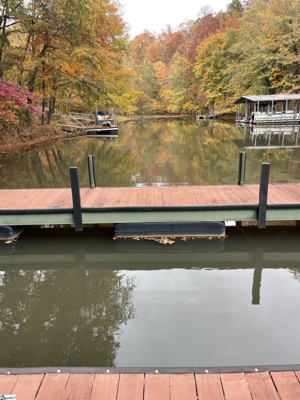 Property image 2 at 185 W Waters Edge Drive, West Union, SC 29696