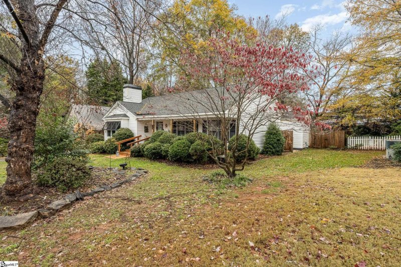 Property image 2 at 102 Glenda Lane, Greenville, SC 29607