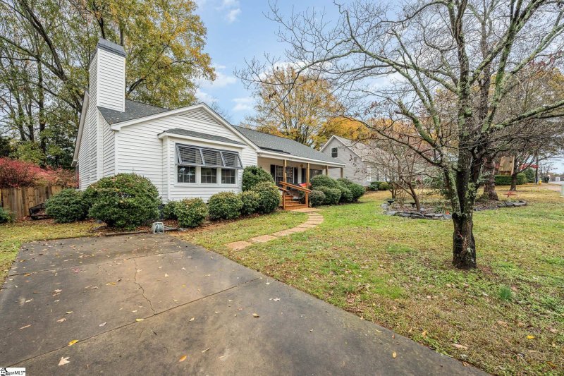 Property image 3 at 102 Glenda Lane, Greenville, SC 29607