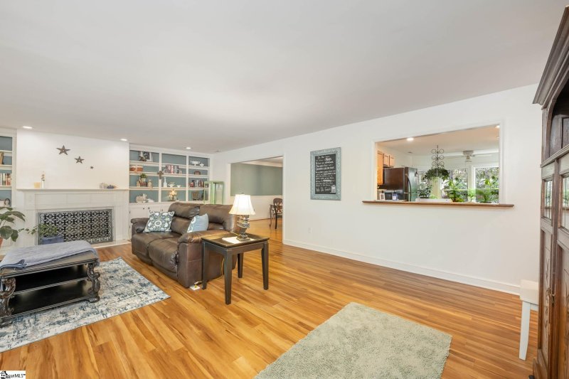 Property image 5 at 102 Glenda Lane, Greenville, SC 29607