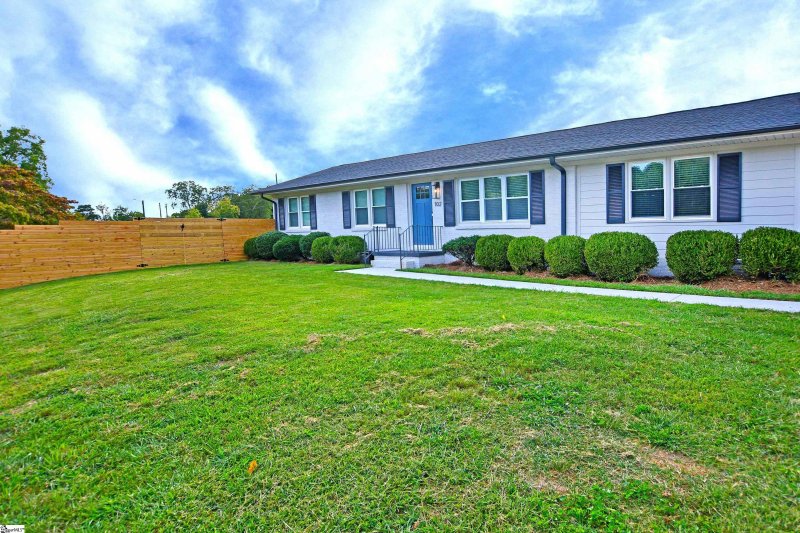 Property image 3 at 102 Bear Drive, Greenville, SC 29605