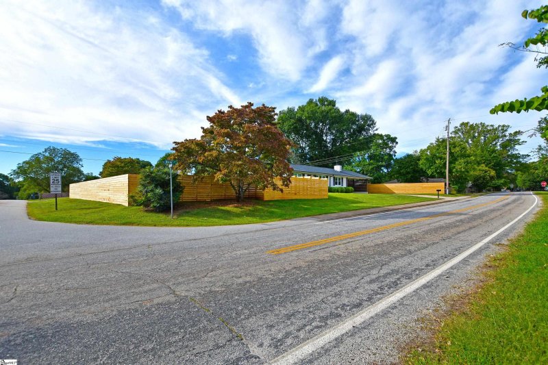 Property image 4 at 102 Bear Drive, Greenville, SC 29605