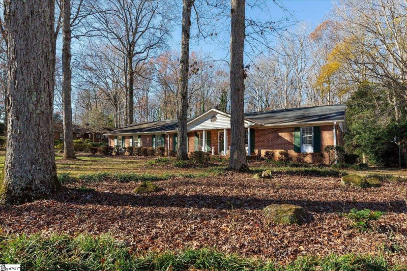 Property image 2 at 8 ROLLINGREEN Road, Greer, SC 29651-5975